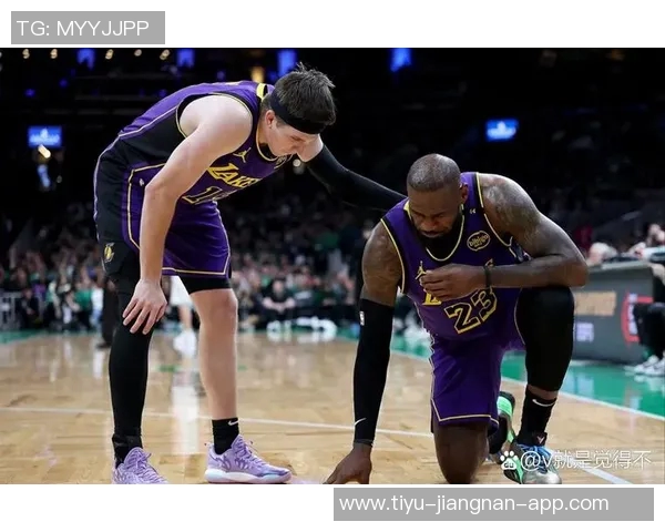 里夫斯谈詹姆斯传球与投篮的争议引发人们对球员选择的不同看法与评价
